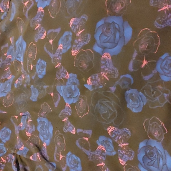 3/$30 mblm Skull & Roses Blouse - Picture 6 of 7